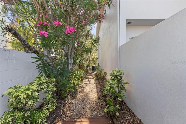 202 S Lincoln Ave, Tampa, FL 33609 - view of side of property featuring stucco siding