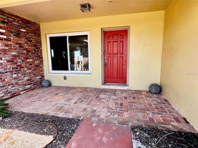 property entrance with stucco siding