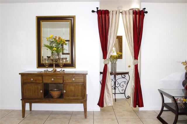 3306 E Chelsea St, Tampa, FL 33610 - interior space featuring light tile patterned floors and baseboards
