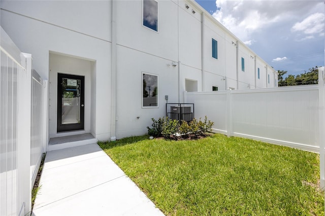3402 E 28th Ave Unit 6, Tampa, FL 33605 - view of exterior entry with stucco siding