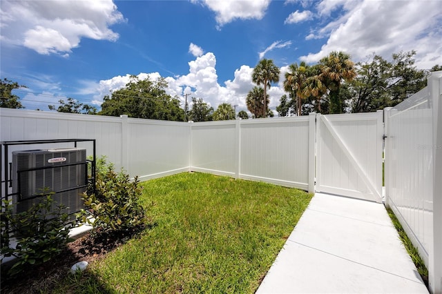 3402 E 28th Ave Unit 6, Tampa, FL 33605 - view of yard with a gate