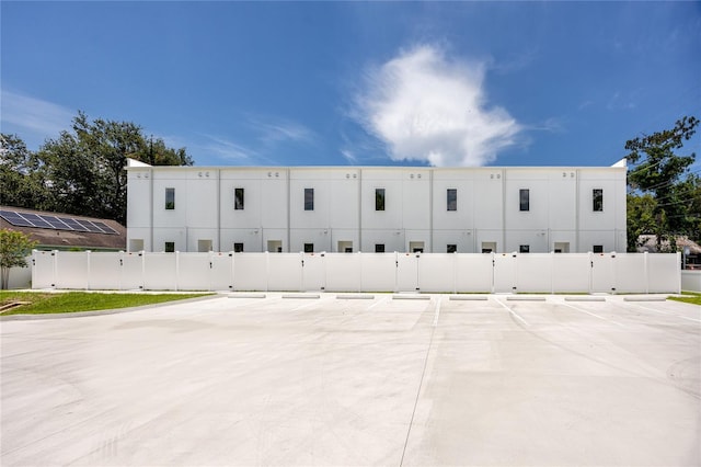 3402 E 28th Ave Unit 6, Tampa, FL 33605 - view of building exterior with uncovered parking