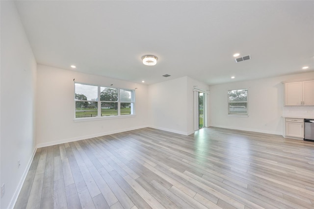 36959 Highland Meadows Ct, Zephyrhills, FL 33542 - unfurnished living room featuring light wood-style flooring, baseboards, and recessed lighting