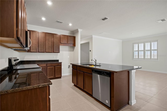 2477 Water Willow Dr, Lutz, FL 33558 - kitchen featuring light tile patterned flooring, appliances with stainless steel finishes, a sink, and visible vents