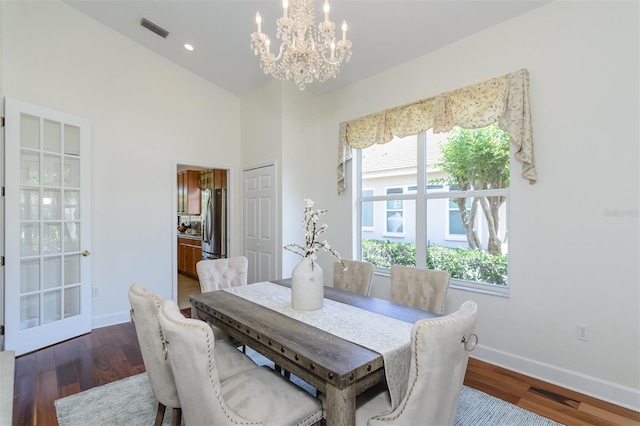 dining area featuring visible vents, a wealth of natural light, a chandelier, and baseboards