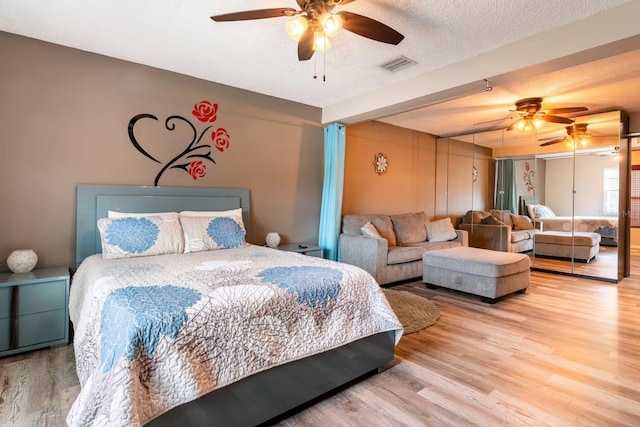 2460 Beacon Groves Blvd, Palm Harbor, FL 34683 - bedroom with a textured ceiling, visible vents, and wood finished floors