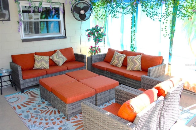 2460 Beacon Groves Blvd, Palm Harbor, FL 34683 - living area featuring concrete block wall