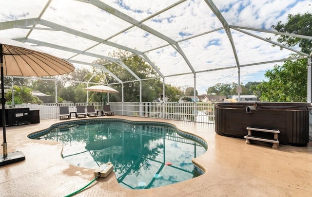 2460 Beacon Groves Blvd, Palm Harbor, FL 34683 - view of pool with a hot tub, a fenced in pool, a fenced backyard, and a patio area