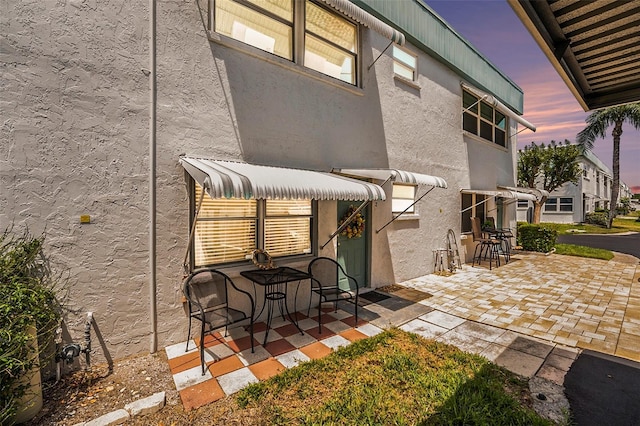 5216 81st St N Unit 2, Saint Petersburg, FL 33709 - patio terrace at dusk featuring a patio area