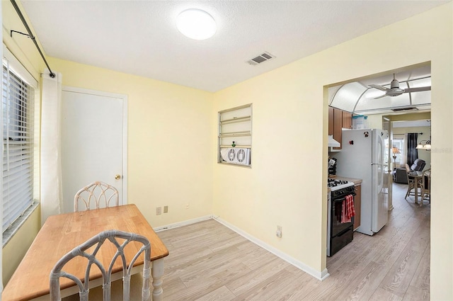 5216 81st St N Unit 2, Saint Petersburg, FL 33709 - dining space with light wood-type flooring and ceiling fan