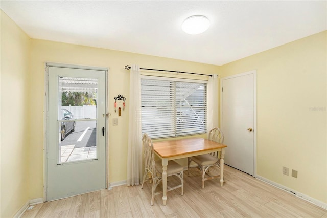 5216 81st St N Unit 2, Saint Petersburg, FL 33709 - dining area featuring light wood-type flooring and baseboards