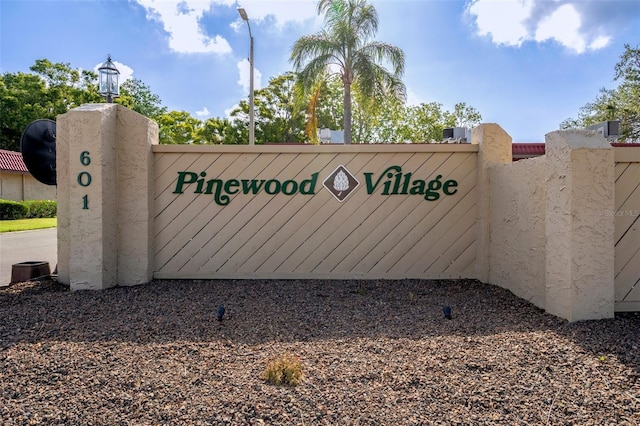 view of community / neighborhood sign