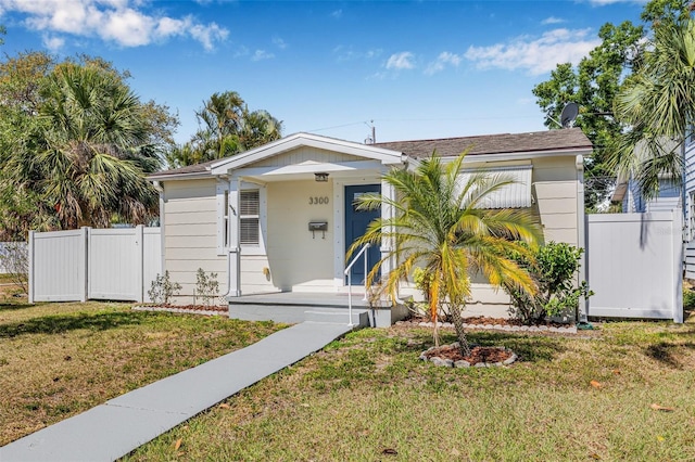 3300 Jackson St N, Saint Petersburg, FL 33704 - bungalow-style home featuring a front lawn and fence