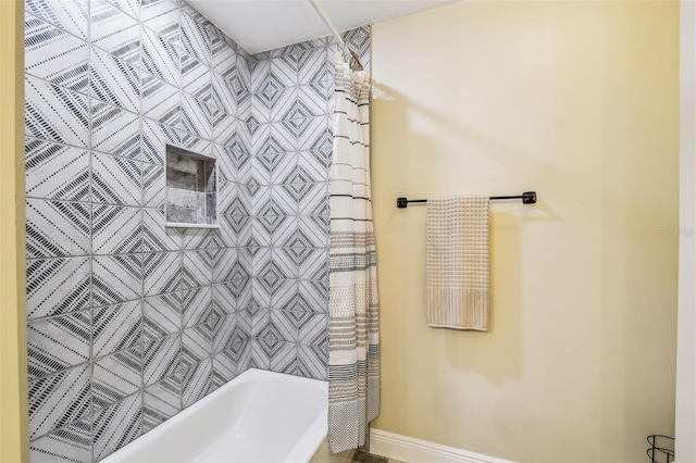 full bathroom with shower / bath combo with shower curtain and baseboards