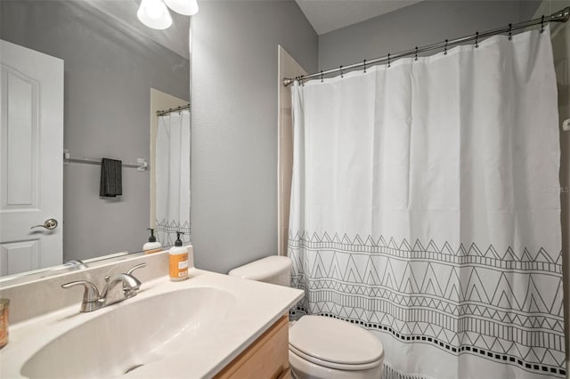 3056 Pointeview Dr, Tampa, FL 33611 - full bathroom with toilet, a shower with curtain, and vanity