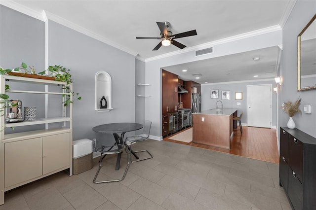 1120 E Kennedy Blvd Unit 1228, Tampa, FL 33602 - kitchen with a ceiling fan, stainless steel appliances, crown molding, a sink, and baseboards