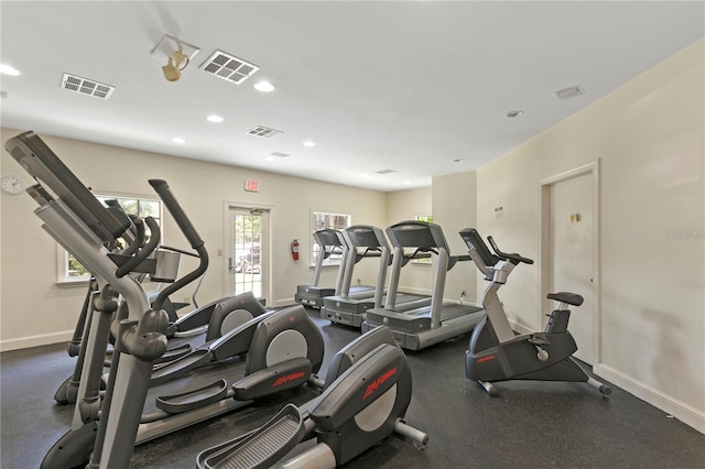 gym with recessed lighting, baseboards, and visible vents