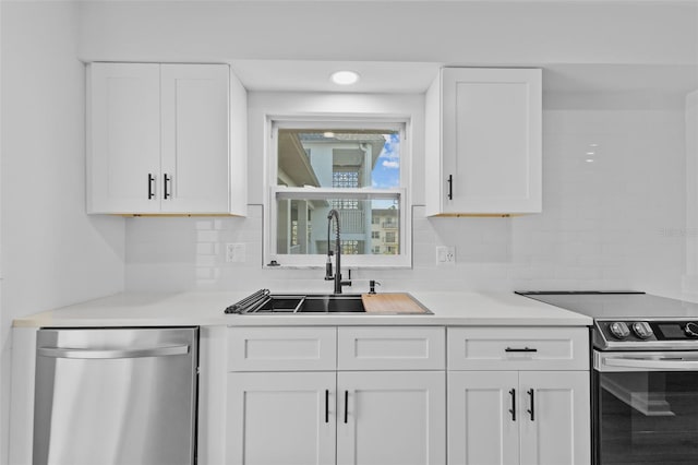 1225 58th St N Unit 204A, Saint Petersburg, FL 33710 - bar featuring stainless steel appliances, a sink, decorative backsplash, and recessed lighting