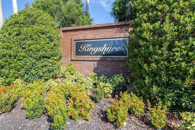view of community / neighborhood sign
