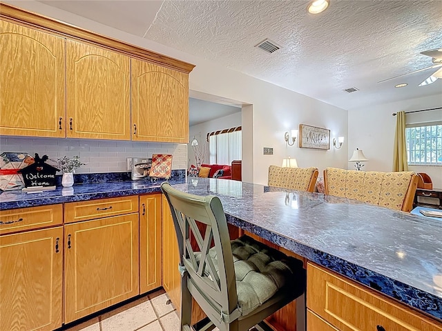 5100 Aragon Way S, Saint Petersburg, FL 33705 - kitchen featuring tasteful backsplash, visible vents, and a textured ceiling