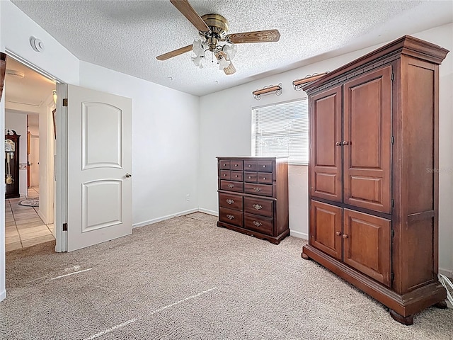 5100 Aragon Way S, Saint Petersburg, FL 33705 - unfurnished bedroom featuring light colored carpet, a textured ceiling, and a ceiling fan