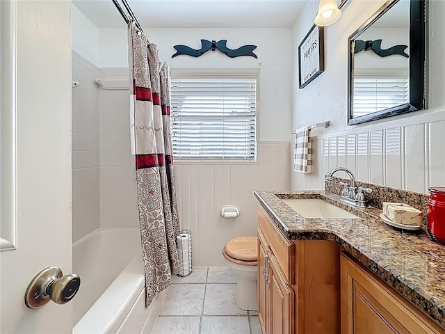 5100 Aragon Way S, Saint Petersburg, FL 33705 - full bath featuring toilet, plenty of natural light, wainscoting, and vanity