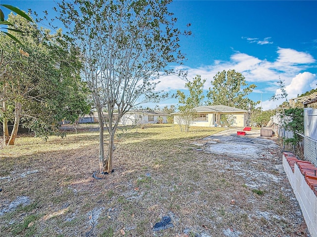 5100 Aragon Way S, Saint Petersburg, FL 33705 - view of yard with fence