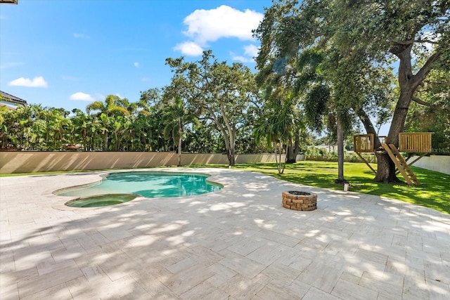 1600 Magnolia Rd, Belleair, FL 33756 - view of pool featuring an outdoor fire pit, a patio area, and a pool with connected hot tub