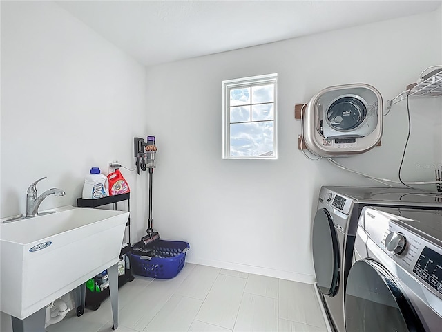 17683 Ramble On Way, Land O Lakes, FL 34638 - laundry room featuring washer and dryer, laundry area, baseboards, and a sink