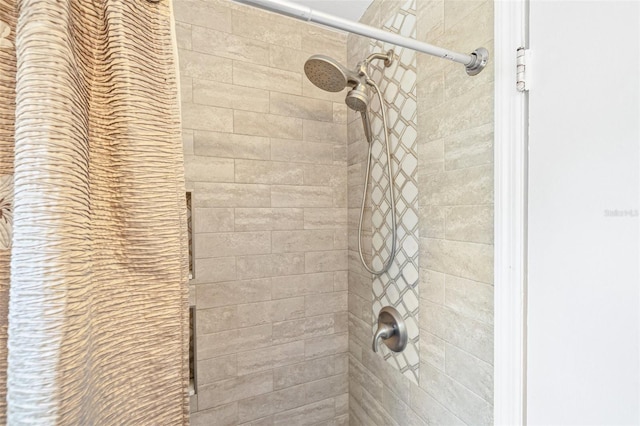 2134 6th Ave N, Saint Petersburg, FL 33713 - bathroom featuring a tile shower
