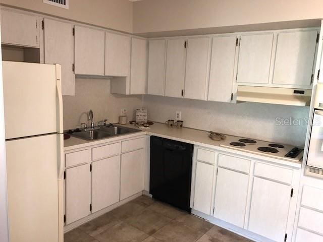 2450 Canadian Way Unit 6, Clearwater, FL 33763 - kitchen with freestanding refrigerator, dishwasher, electric stovetop, a sink, and under cabinet range hood