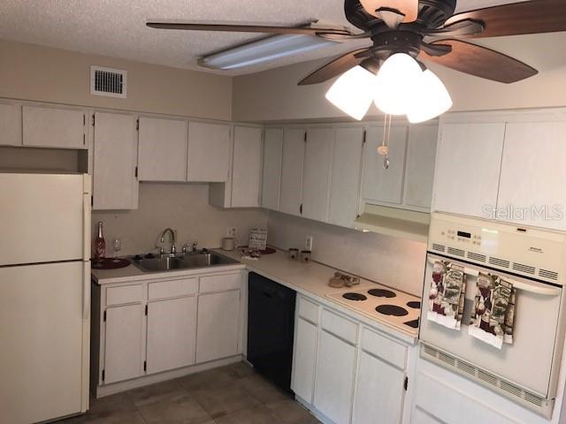 2450 Canadian Way Unit 6, Clearwater, FL 33763 - kitchen featuring white appliances, a sink, light countertops, under cabinet range hood, and a ceiling fan