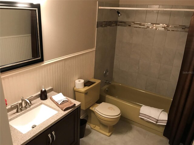 2450 Canadian Way Unit 6, Clearwater, FL 33763 - bathroom featuring wainscoting, tile patterned flooring, shower / tub combo with curtain, toilet, and vanity