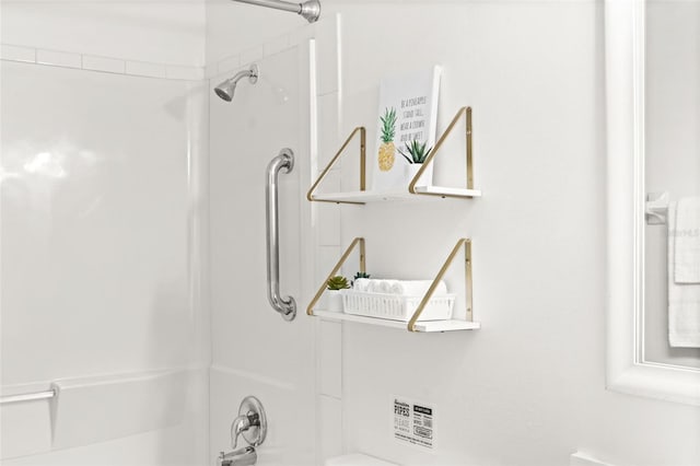 interior details with bathing tub / shower combination
