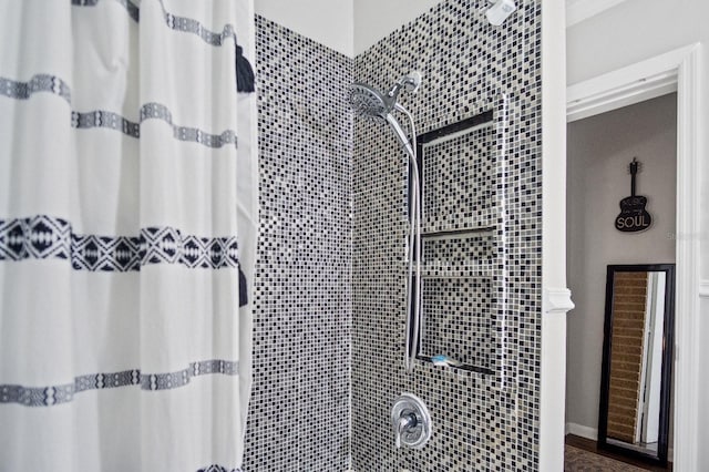 full bathroom featuring a shower with curtain