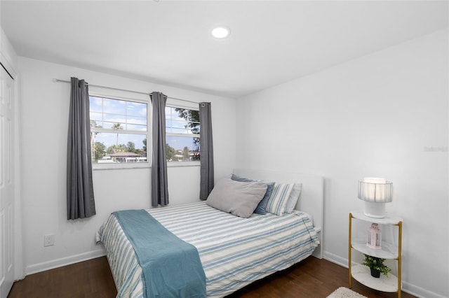 bedroom featuring wood finished floors, recessed lighting, and baseboards