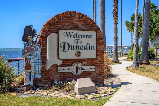 community sign featuring a water view