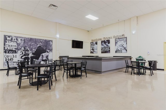 2457 Ecuadorian Way Unit 63, Clearwater, FL 33763 - tiled dining room featuring visible vents and a towering ceiling