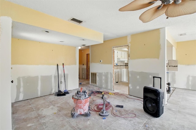 1671 Cape Ann Ave NE Unit 4, Saint Petersburg, FL 33702 - living area with visible vents, a ceiling fan, and a textured ceiling