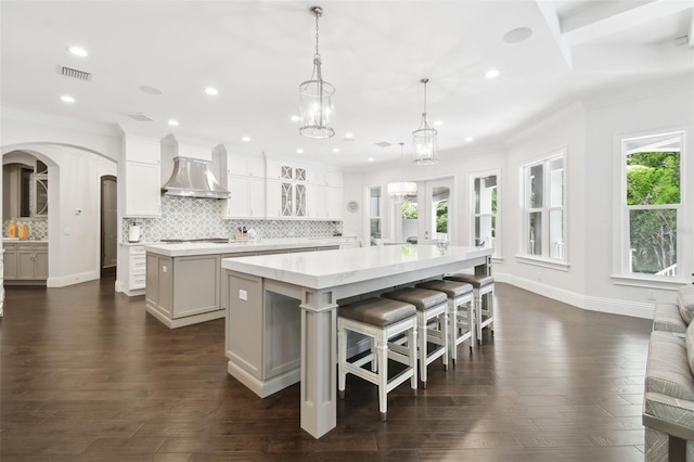 2604 S Bryant Cir, Tampa, FL 33629 - kitchen featuring a spacious island, wall chimney range hood, tasteful backsplash, stovetop, and recessed lighting