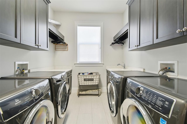 2604 S Bryant Cir, Tampa, FL 33629 - laundry room featuring washing machine and dryer, cabinet space, and baseboards