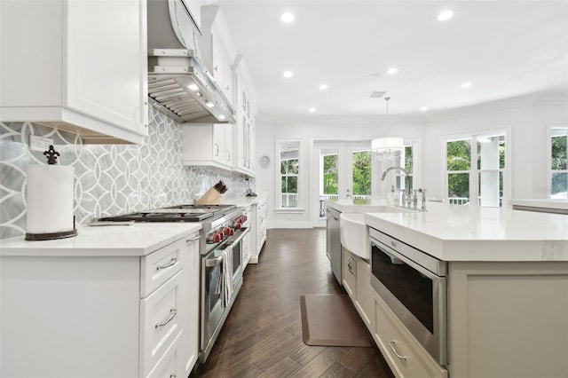 2604 S Bryant Cir, Tampa, FL 33629 - kitchen featuring appliances with stainless steel finishes, wall chimney range hood, a sink, plenty of natural light, and recessed lighting