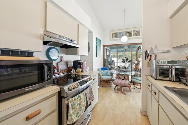 3093 Woodpine Cir, Sarasota, FL 34231 - kitchen featuring light countertops, stainless steel appliances, light wood-style flooring, and under cabinet range hood