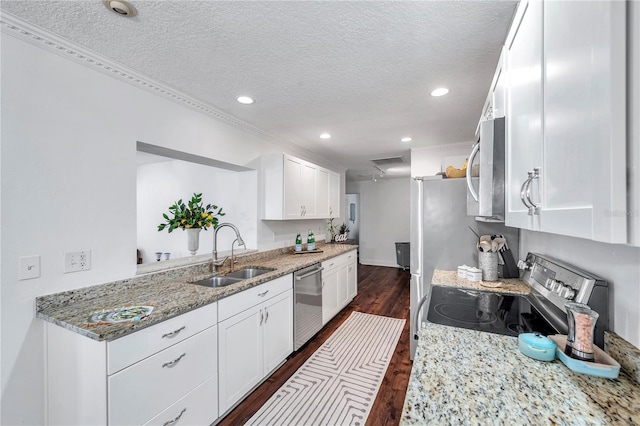 kitchen with recessed lighting, a sink, stainless steel appliances, dark wood-type flooring, and a textured ceiling