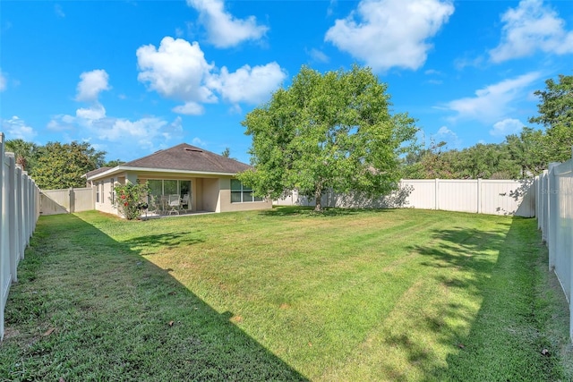 view of yard featuring a fenced backyard