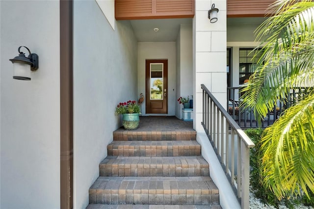 view of exterior entry featuring stucco siding