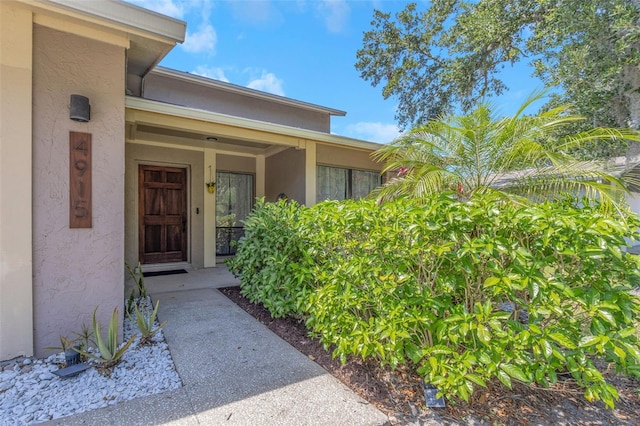 entrance to property with stucco siding