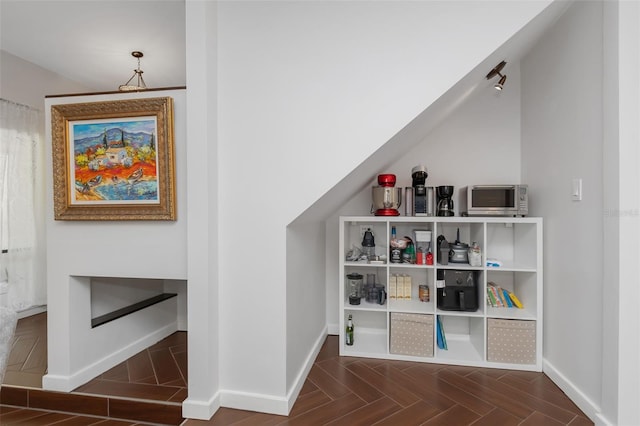 bar featuring baseboards