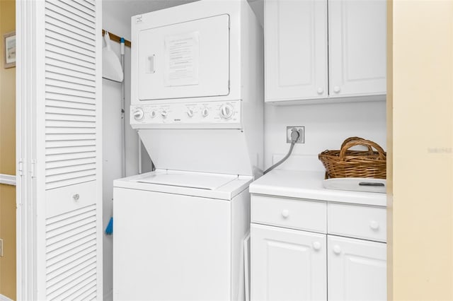 18400 Gulf Blvd Unit 1109, Indian Shores, FL 33785 - laundry area with estacked washer and dryer