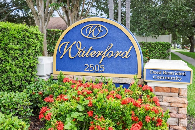 view of community / neighborhood sign